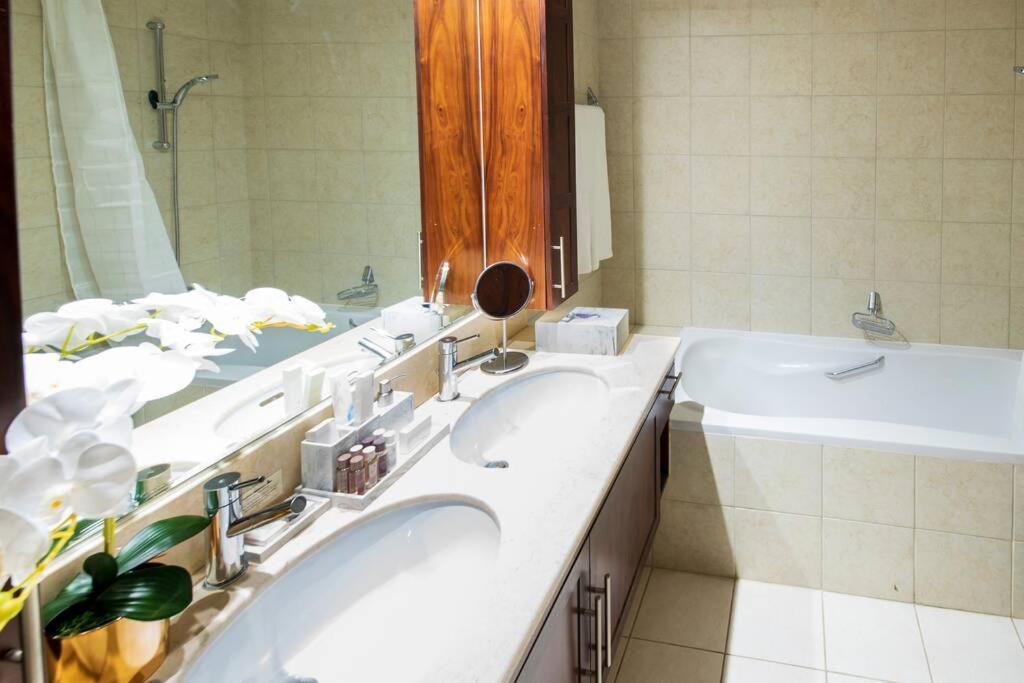 First Class 2Br With Full Burj Khalifa And Fountain View Dubái Exterior foto